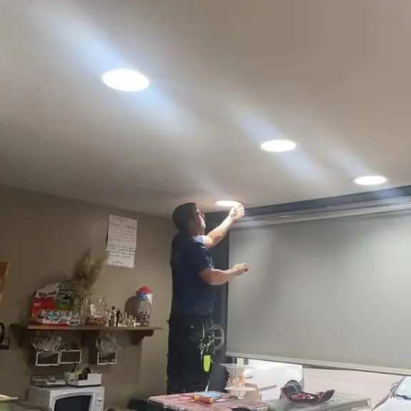 Changement des éclairages de boulangerie à Auxi-le-Château, Abbeville, ISOPLALEC